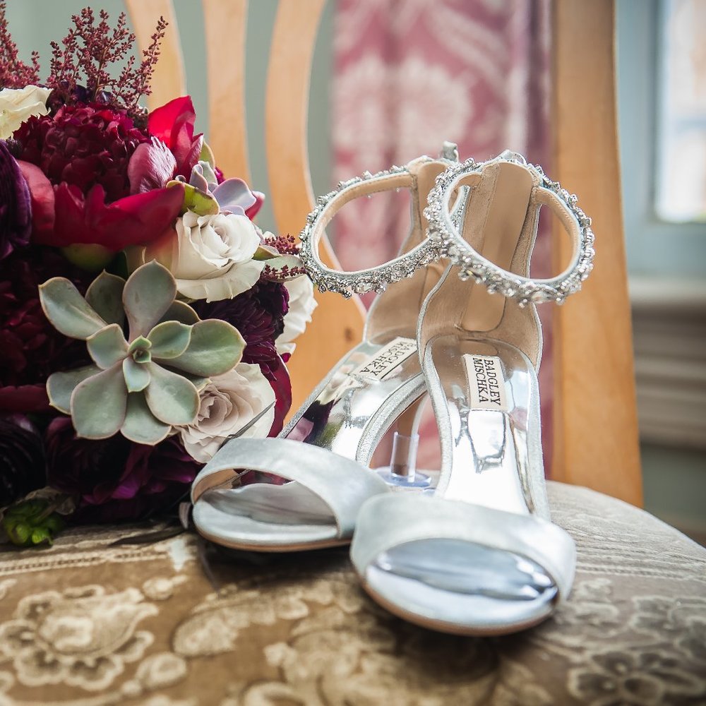 BADGLEY MISCHKA silver leather wedding heels with rhinestones